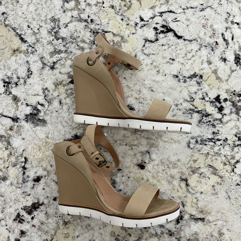 Paola wedges